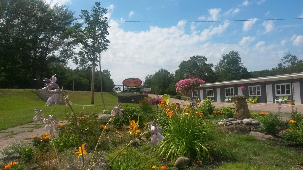Cornerstone Motel Chéticamp Exterior foto